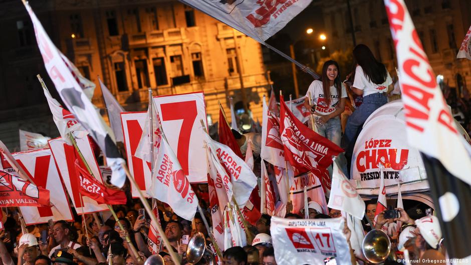 Jefe de JNE de Perú admite irregularidades en los comicios