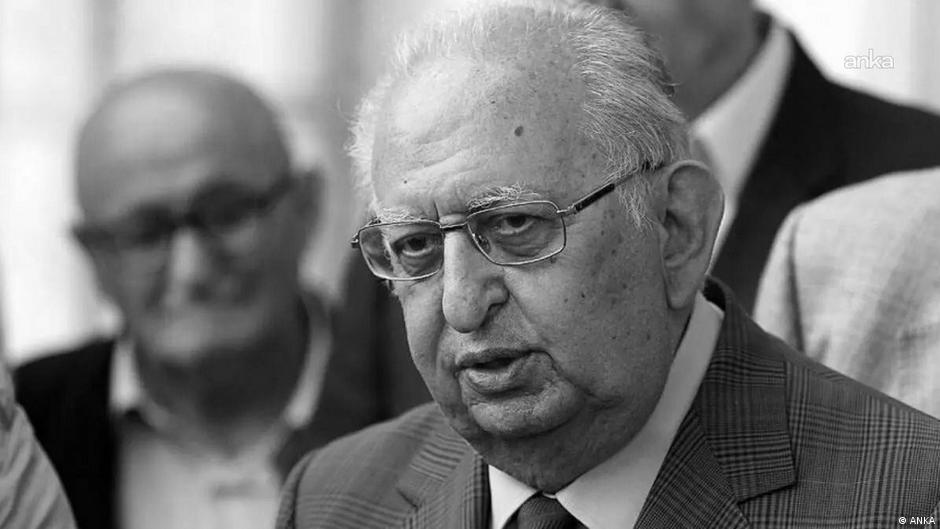 Eski TBMM Başkanı Hüsamettin Cindoruk hayatını kaybetti