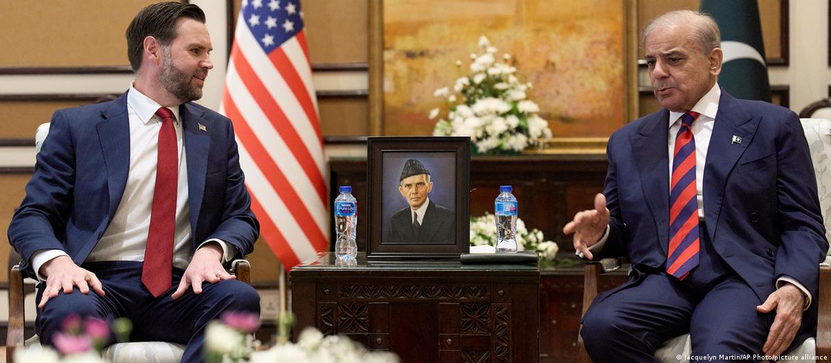 Autoridades americanas e iranianas se reúnem em Islamabad, Paquistão, para negociações.