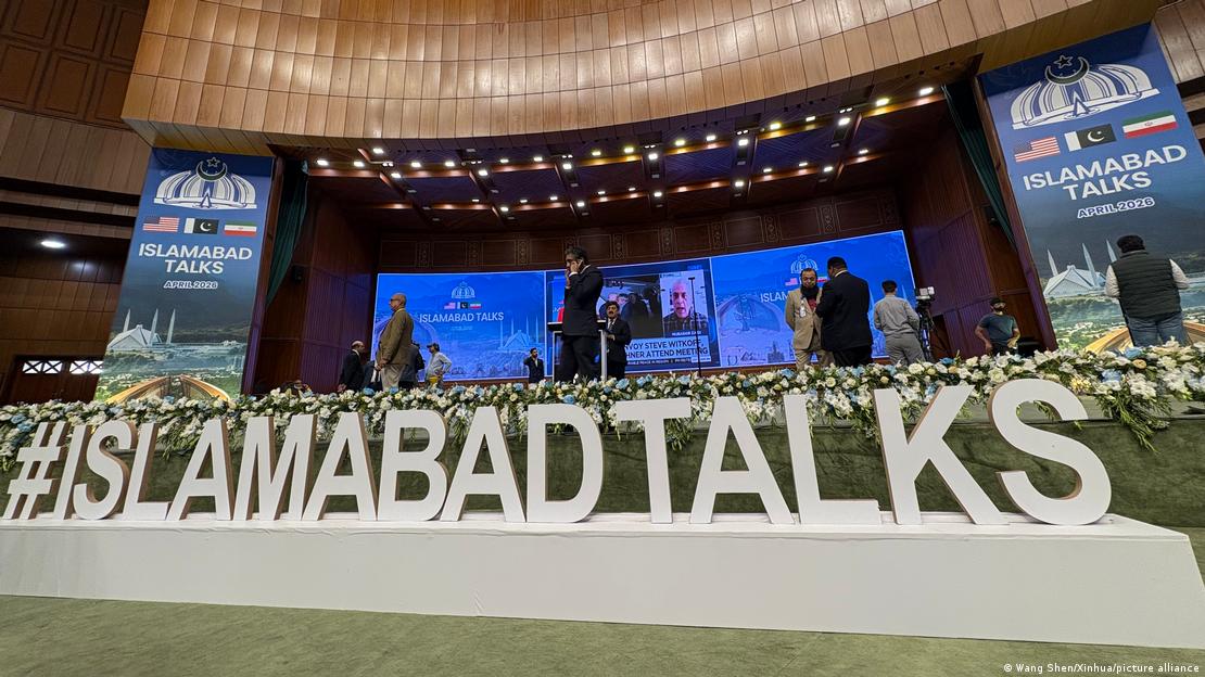 İran savaşının sona ermesi için yapılan barış görüşmelerinin gerçekleştirildiği mekandaki basın merkezi