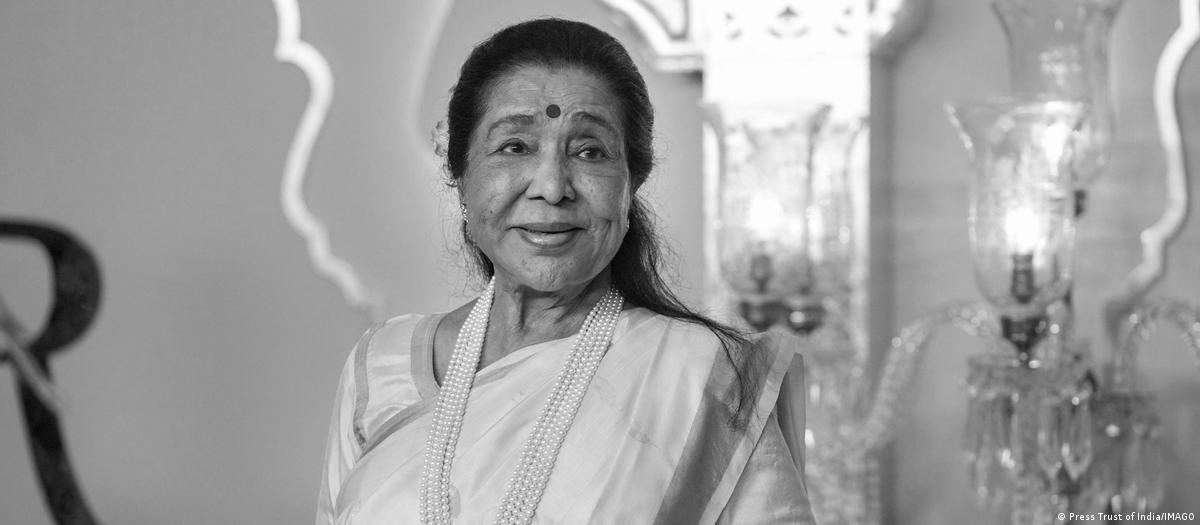 Asha Bhosle, cantora indiana