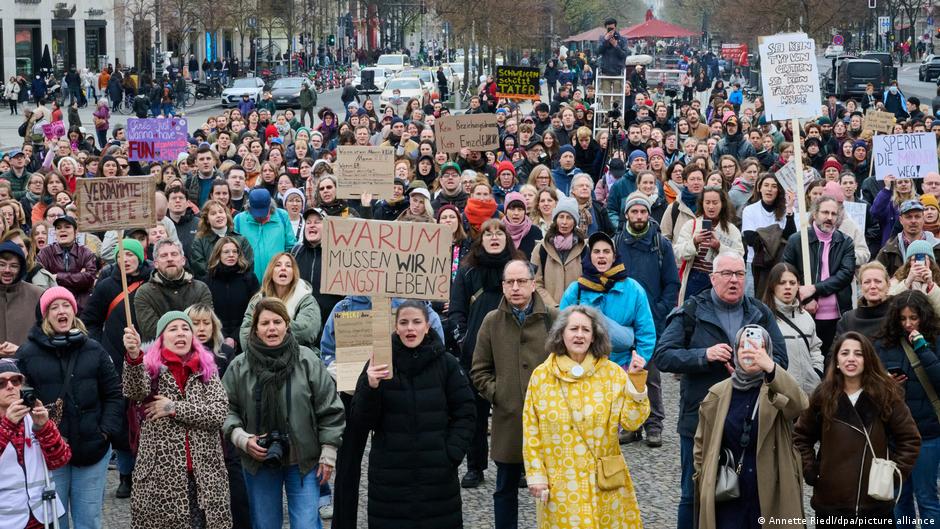 В Берлине прошла акция против цифрового сексуализированного насилия