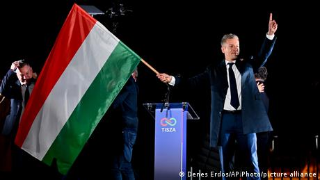 Machtwechsel in Ungarn: Magyar erringt Zweidrittelmehrheit