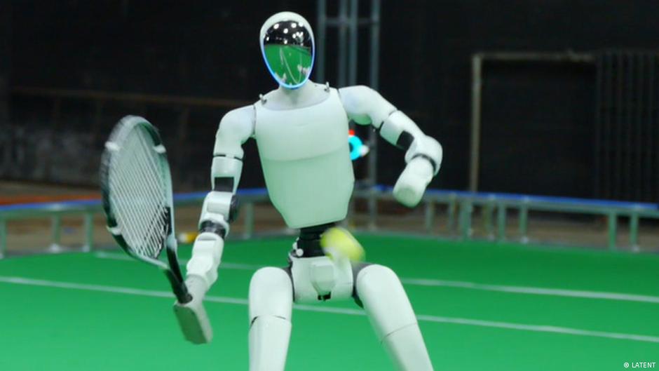 Robot humanoide chino aprende a jugar tenis en 5 horas