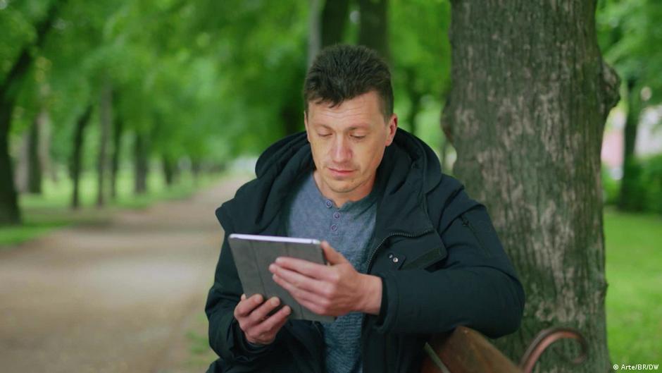 Dangerous Apps In the Web of Data Brokers