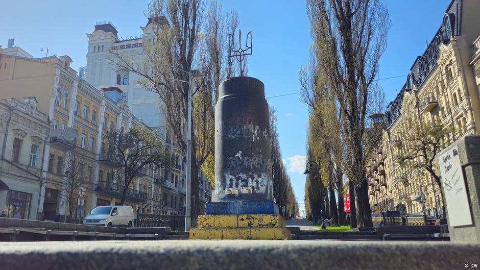 "Сльози Леніна": у Києві сперечаються через майбутній фонтан на місці пам'ятника Леніну
