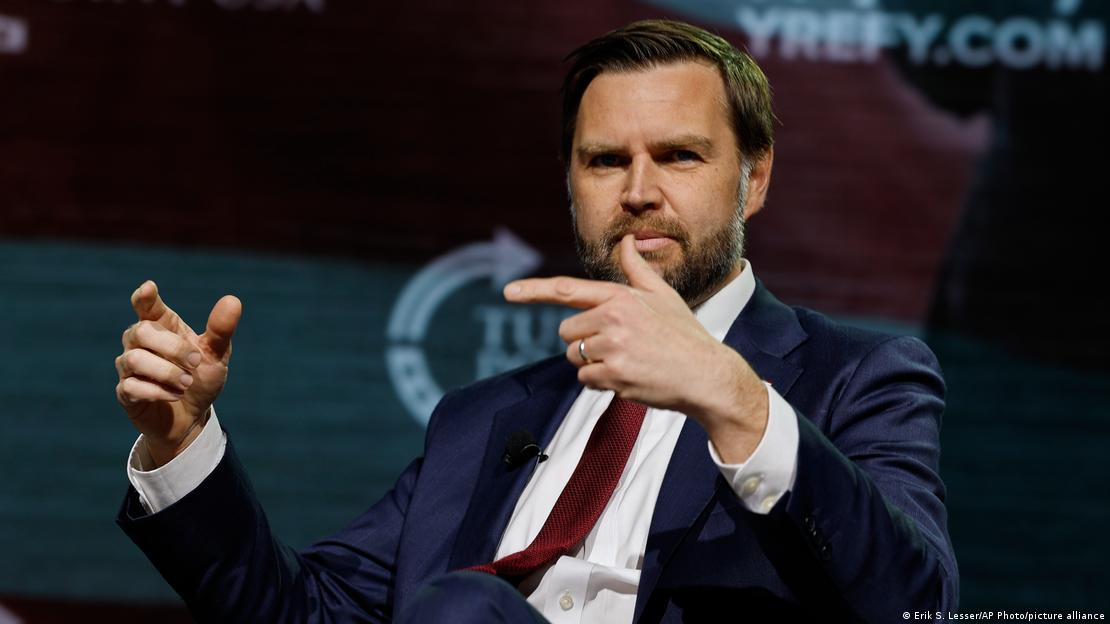 ABD Başkan Yardımcısı JD Vance Georgia Üniversitesi etkinliğinde konuşurken.