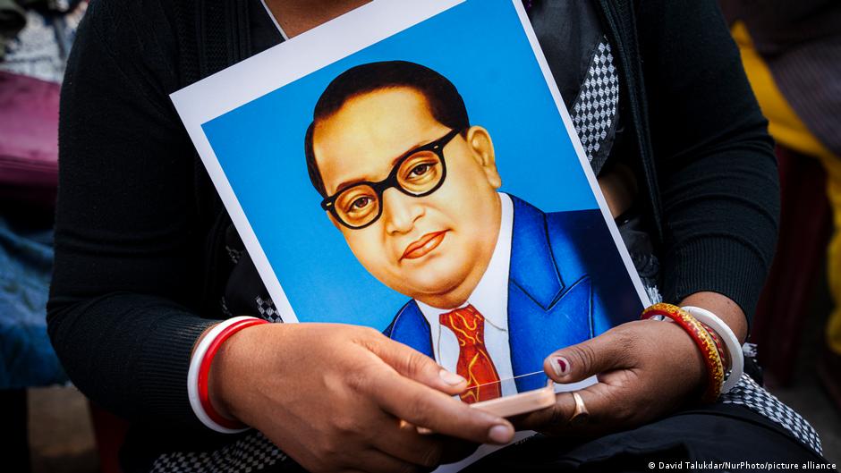 भारत: एक दलित अधिकारी ने न्यायपालिका में जातिगत पूर्वाग्रह को उजागर किया