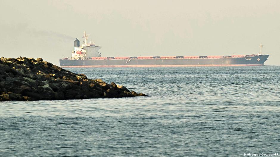 Sa obala Ormuskog moreuza brodovi se vide kao na dlanu