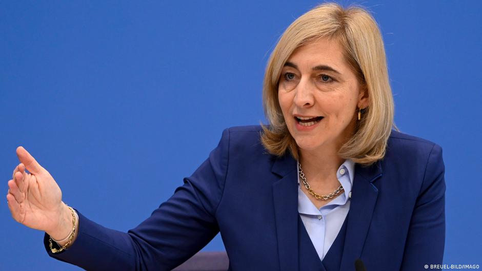 Ministarka zdravlja Nina Varken želi da spreči povećanje doprinosa za javno zdravstveno osiguranje