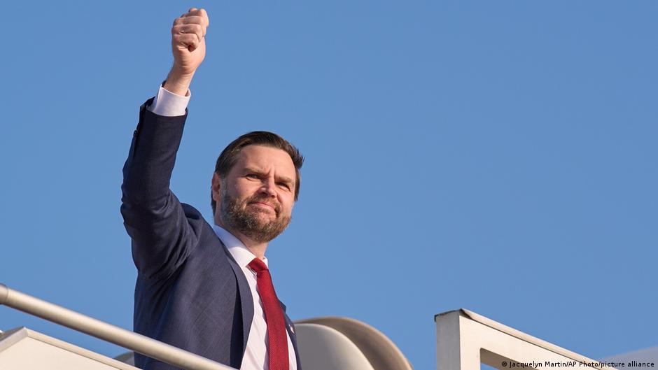 جی دی ونس برای مذاکره با ایران راهی اسلام‌آباد می‌شود