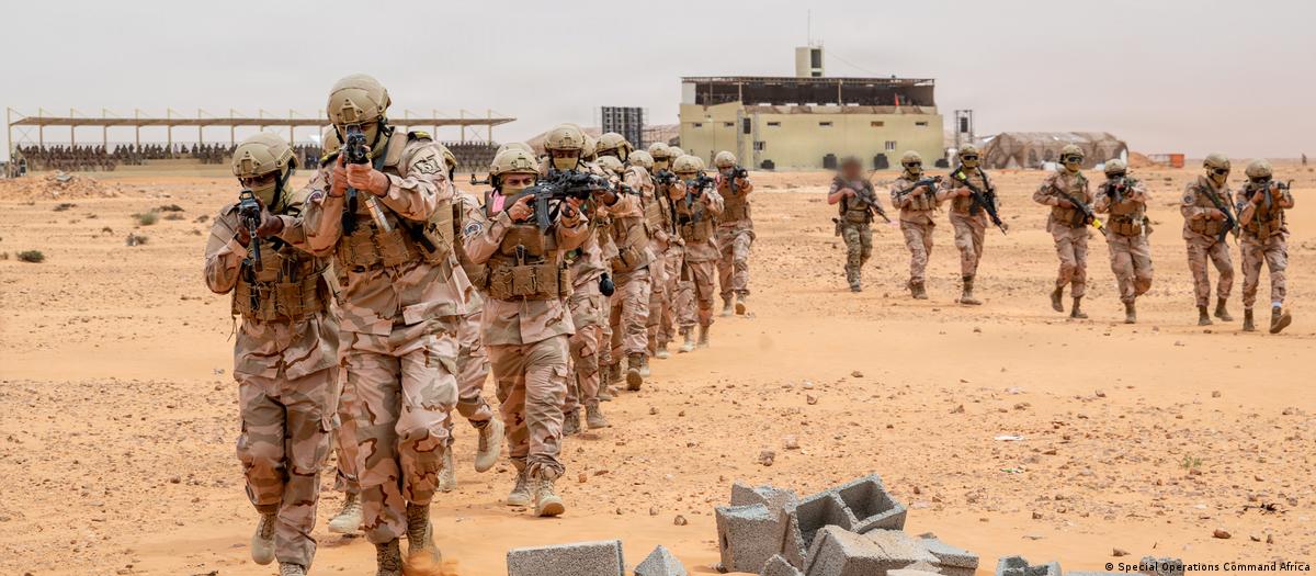Militares participam de exercício de cooperação internacional na Líbia.