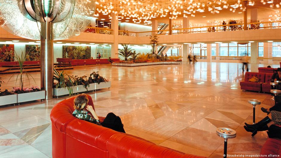 Enterijer je bio svetlucav i sjajan – ovako je npr. izgledao foaje