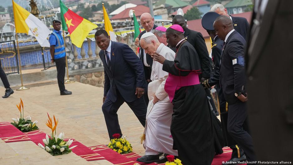 Папа Римський Лев XIV виступив із різкою критикою світових лідерів, які витрачають мільярди на війни, заявивши, що світ 