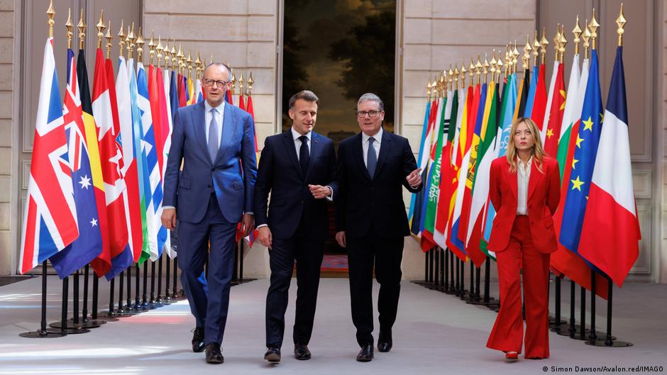 Veća nezavisnost od SAD: (s leva na desno) nemački kancelar Fridrih Merc, francuski predsednik Emanuel Makron, britanski premijer Kir Starmer i italijanska premijerka Đorđa Meloni na sastanku u Parizu 17. aprila razgovarali su o situaciji oko Ormuskog moreuza