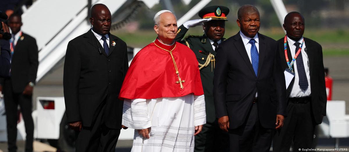 Papa Leo durante visita oficial em Angola
