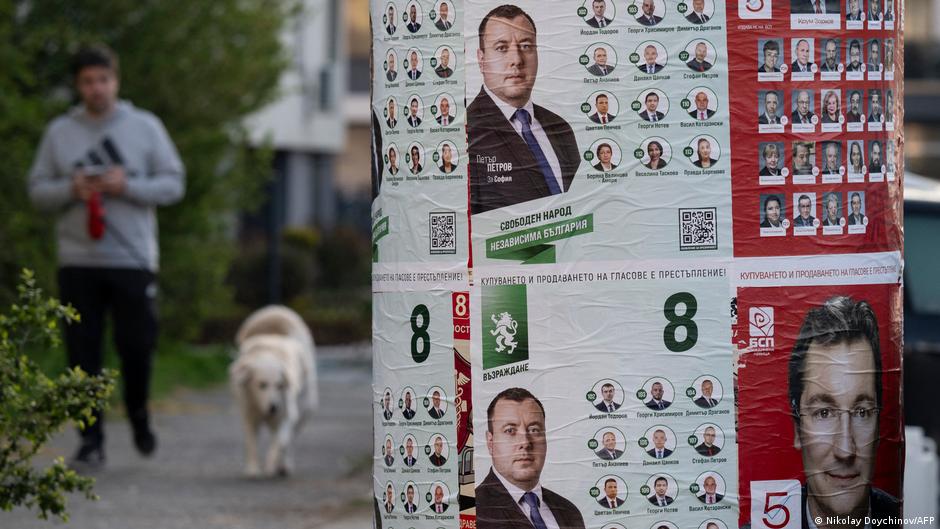 Bulgaristan'da yüksek riskli seçimde oy kullanma işlemi
