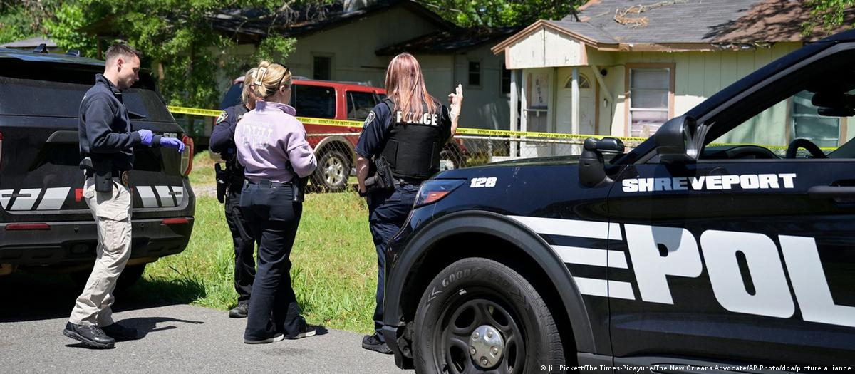 Cena do crime isolada pela polícia em Shreveport após tiroteio.