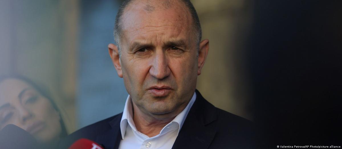 Rumen Radev durante evento político na Bulgária.