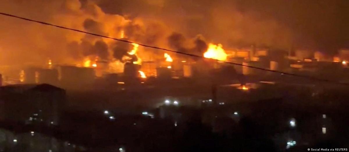 Refinaria de petróleo em Tuapse após ataques de drones