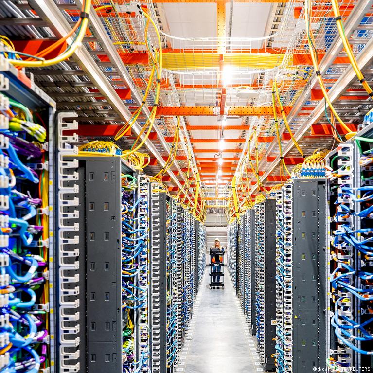 dw.com - Martin Kuebler - Why the cloud still runs on coal and gas