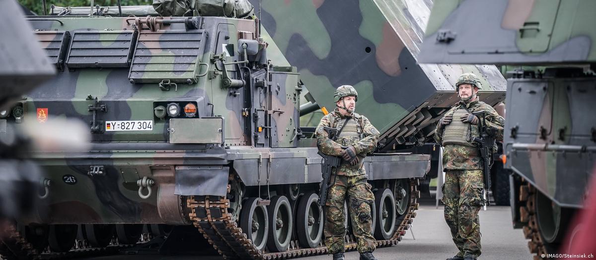 Ministro da Defesa Boris Pistorius apresenta nova estratégia militar alemã em Berlim.