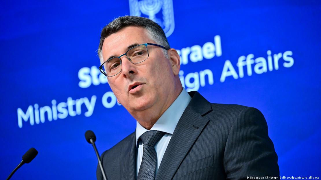 Ministro do Exterior de Israel, Gideon Saar, em coletiva de imprensa