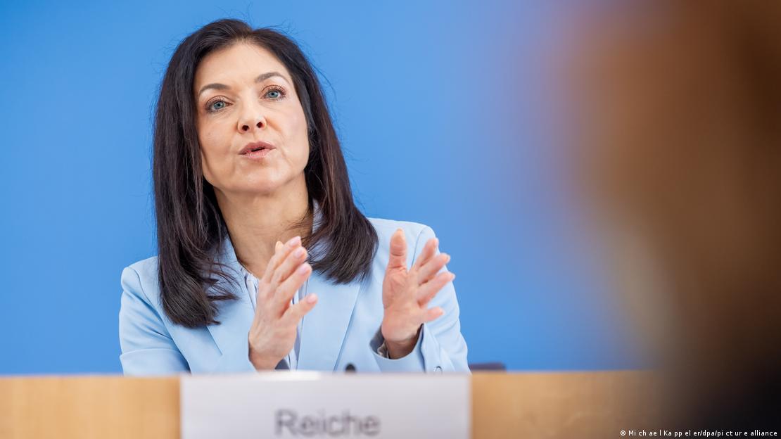 Katherina Reiche duke folur
