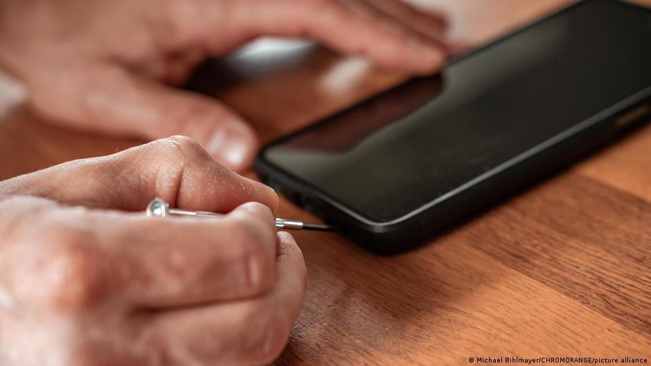 La Unión Europea obligará a las compañías tecnológicas a vender móviles con baterías reemplazables