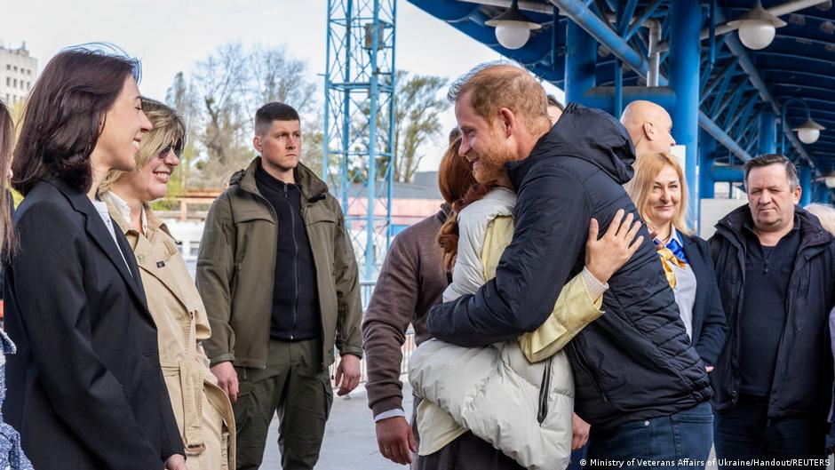 Prince Harry makes surprise visit to Ukraine
