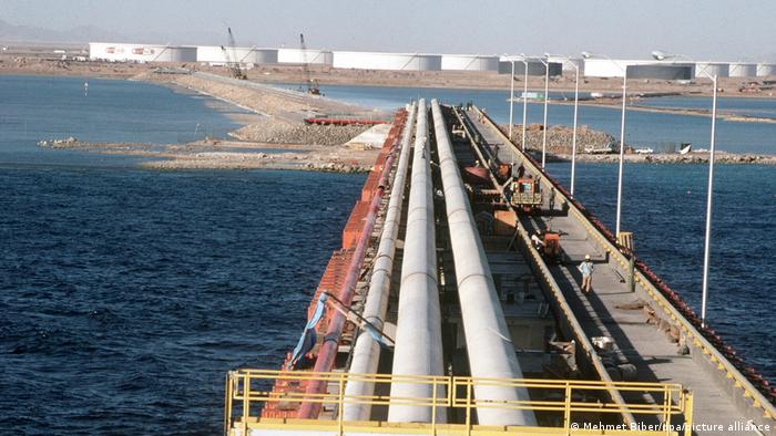 Oleodutos da Arábia Saudita levam a Yanbu, no Mar Vermelho, uma rota de transporte de petróleo que também está ameaçada