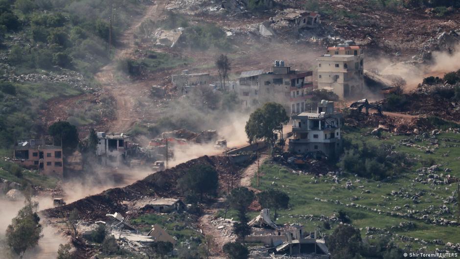 إسرائيل تتوعد بمواصلة ضرب حزب الله وتقول إنه "يلعب بالنار  وستحرق لبنان"