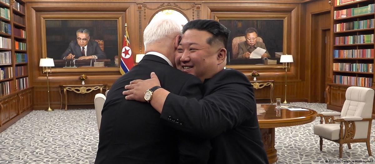 Ministro da Defesa russo Andrei Belousov em encontro oficial na Coreia do Norte