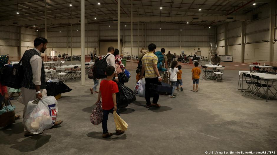 Ordenan reactivar pedido de residencia a migrantes en EE.UU.