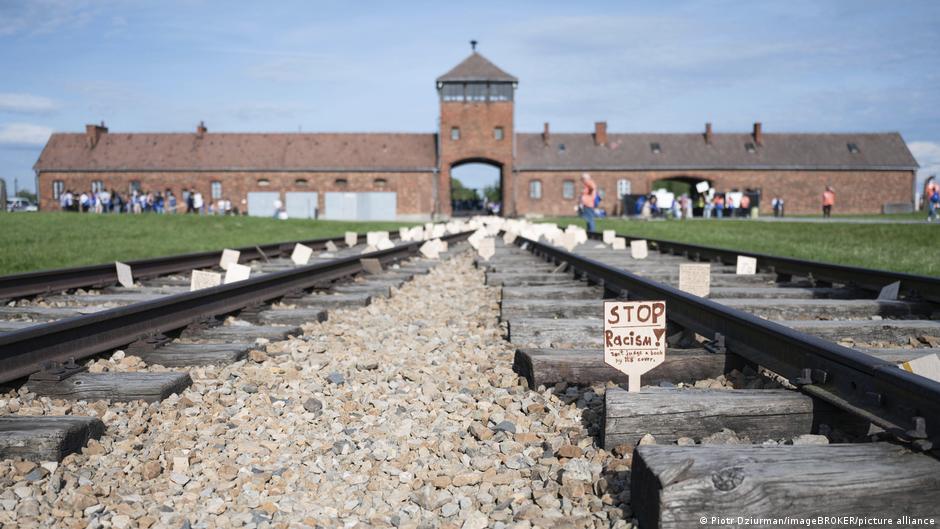 Суд в ФРГ обязал немецкого полицейского посетить мемориал Аушвиц-Биркенау