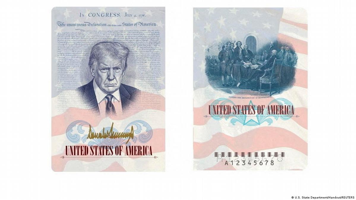 图为美国国务院公布的限量版护照样张，左边是特朗普头像叠加《独立宣言》背景，右边是开国先贤们商讨《独立宣言》的场景