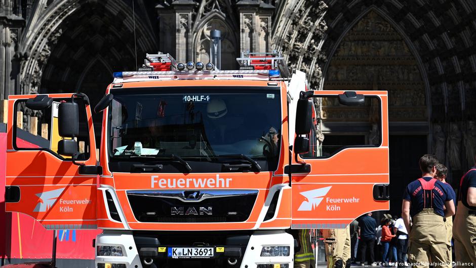 Firetrucks swarm Cologne Cathedral after smell of smoke