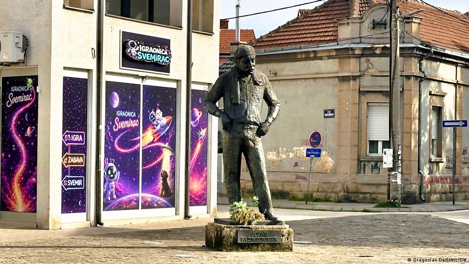 Spomenik Zoranu Radmiloviću u Zaječaru