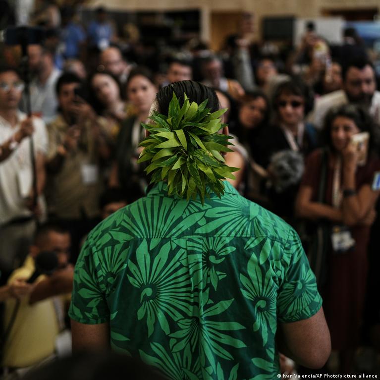 dw.com - Tim Schauenberg - First dots on the roadmap to exiting fossil fuels