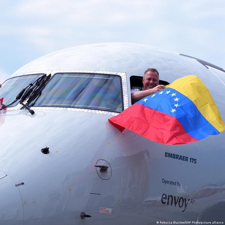 First direct US-Venezuela flight in 7 years lands in Caracas