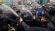 Hombres lanzando gas pimienta a manifestantes. Hombres lanzando gas pimienta a manifestantes.