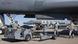 Погрузка авиабомб с присоединенным к ним аэродинамическими комплектами JDAM-ER на самолет ВВС США Погрузка авиабомб с присоединенным к ним аэродинамическими комплектами JDAM-ER на самолет ВВС США