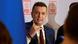 Un bărba în costum (Sorin Grindeanu) face declaraţii presei. În spatele său, pe perete se vede sigla PSD Un bărba în costum (Sorin Grindeanu) face declaraţii presei. În spatele său, pe perete se vede sigla PSD