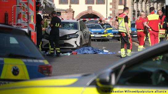 Leipzig: 2 killed after car drives into crowd