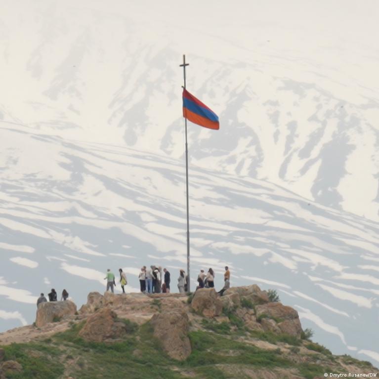 Armenia balances on the tightrope between Russia and the EU