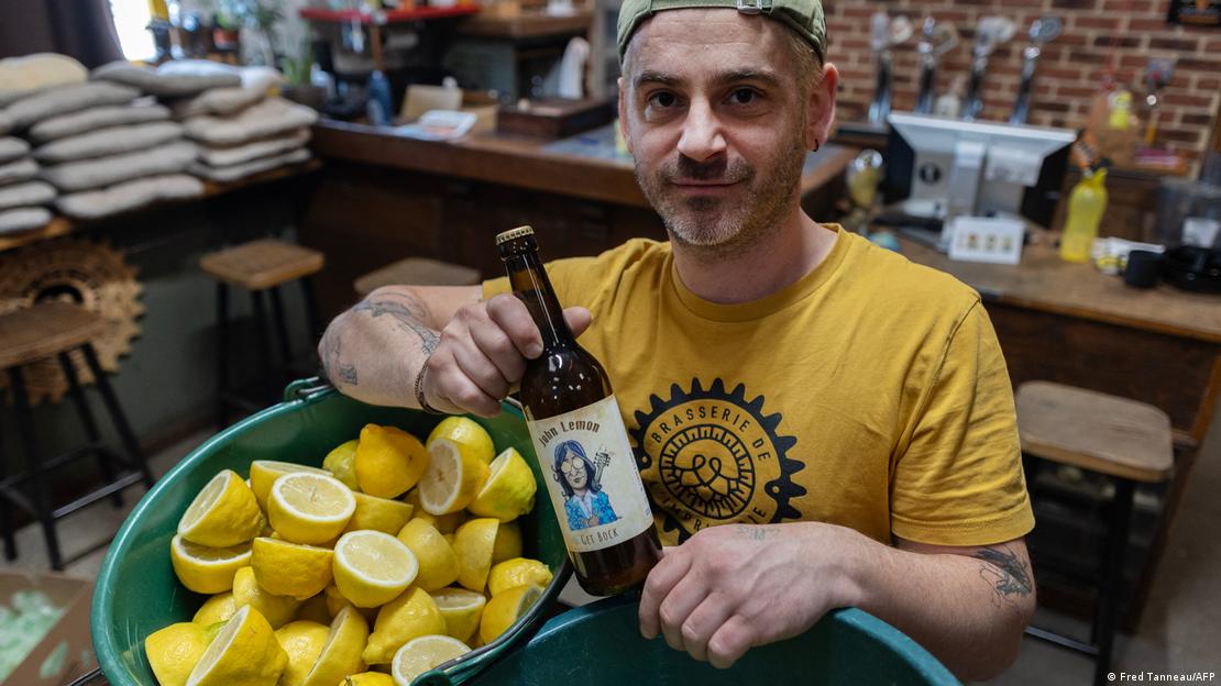 Aurélien Picard es el propietario del establecimiento que vende la cerveza "John Lemon" en Francia.