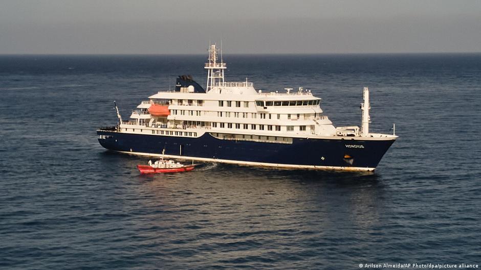 Brod „MV Hondijus“ usidren je kod Zelenortskih ostrva u Atlantiku