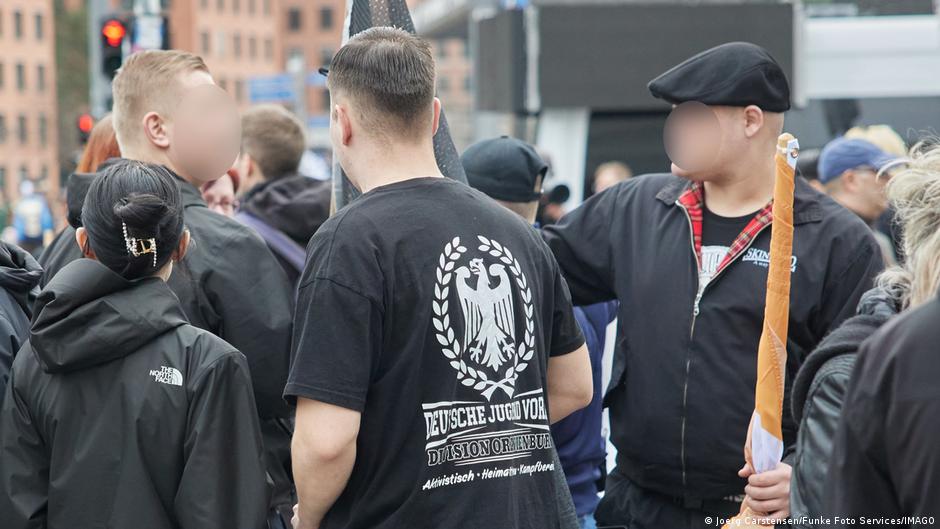 FAZ: swastyki i hajlowanie przestały robić wrażenie