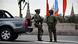 Agentes del Servicio Federal de Guardia de Rusia (FSO) patrullan el centro de Moscú frente al Kremlin, pocos días antes del desfile militar del Día de la Victoria, que se celebrará en la Plaza Roja el 9 de mayo. (05.05.2026) Agentes del Servicio Federal de Guardia de Rusia (FSO) patrullan el centro de Moscú frente al Kremlin, pocos días antes del desfile militar del Día de la Victoria, que se celebrará en la Plaza Roja el 9 de mayo. (05.05.2026)
