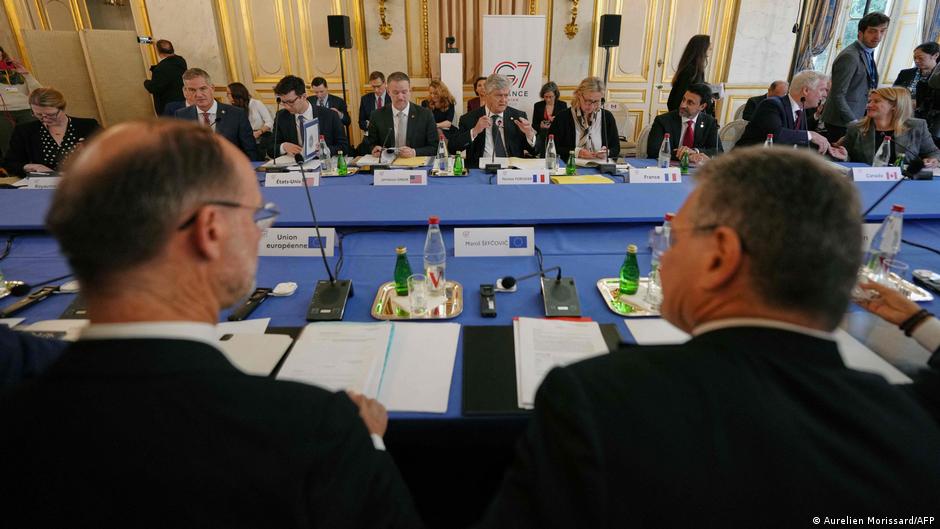 Američki trgovinski predstavnik Džejmison Grir zajedno sa francuskim ministrom trgovine Nikolom Forisjeom na sastanku ministara trgovine G7 šestog maja u Parizu